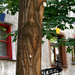 Hundertwasser ház.fával