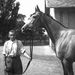 Ló és trénere, 1938.1