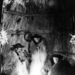 Tűz körül subában ülő pásztorok a vasalóban. 1937.