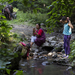 Szénégetők dolgoznak Székelyföldön Erdőfüle fölött, Hargita és K