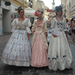 Barokk ruhás lányok