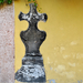 Sírkövek a szerb templom kerítésében
