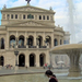 Frakfurti operaház elötti szökőkút