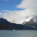 Lago Argentino Kisebb jéghegyek és nagy hegy