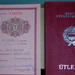 vörös útlevél és valutalap