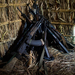 AK-47-esek Buleusa faluban egy kunyhó belsejében