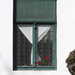 Kis-Tisza utca (15) muskátlis ablakok