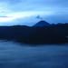 (260) Napfelkelte előtt a Tengger kaldéra, benne a Bromo vulkán