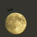 100E1638 repülő és a Hold