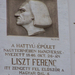 Liszt Ferencre emlékeztető tábla a Hattyú-ház oldalán