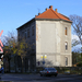 Egykori vasúti lakóépület a Kossuth Lajos utcai vasúti átjárónál