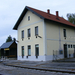 Az állomás felvételi épületének vágány felőli képe Sopronnyék-Ha