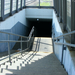 Az aluljáró 2.és 3.számú vágányok között lévő lépcsőháza.