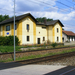 Az állomás Bruck-Királyhida felőli oldalán lévő vasúti lakóépüle